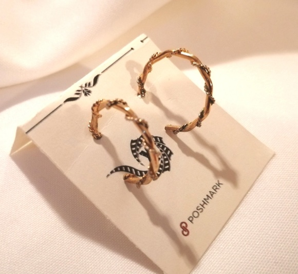 ⬇️ Vintage 14k Plated Gold Hoop Earrings - Picture 2 of 3